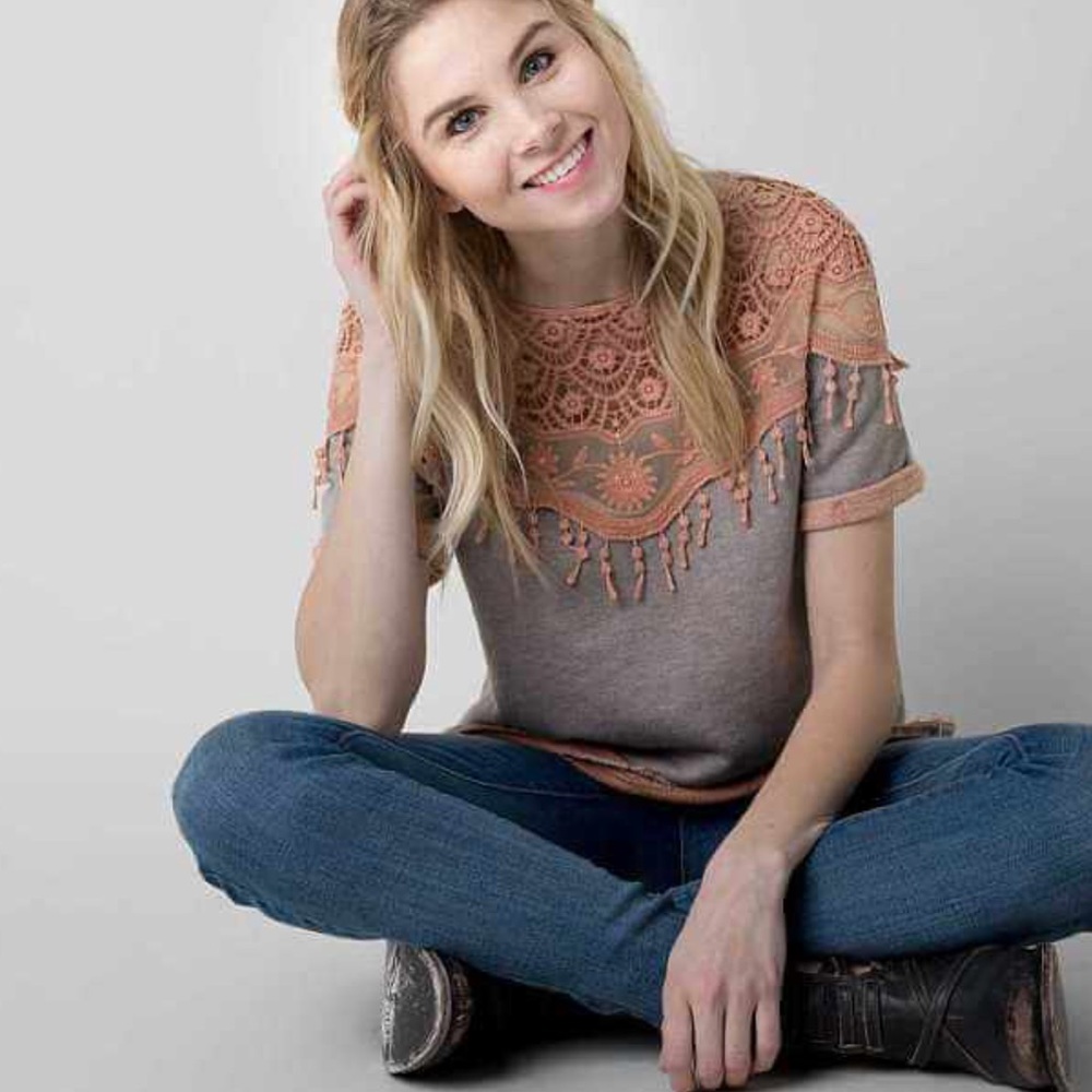 🌸Gimmicks BKE XL GORGEOUS Short Sleeve Gray